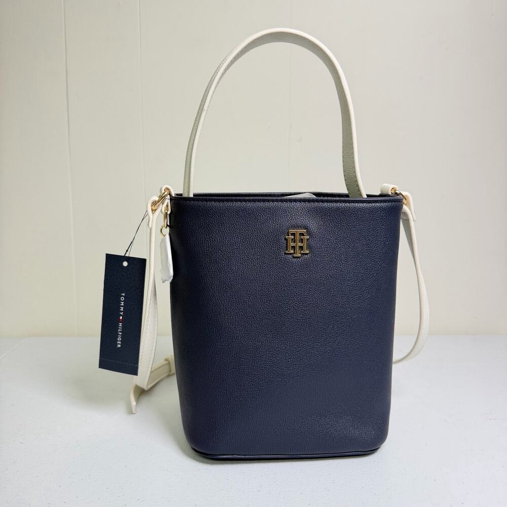 Tommy Hilfiger Black Nylon Shoulder Bag Zip Closure Logo Hardware